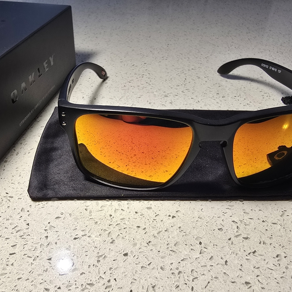 Oakley Holbrook Sunglasses Matte Black / Red Fire Polarized New In Box
